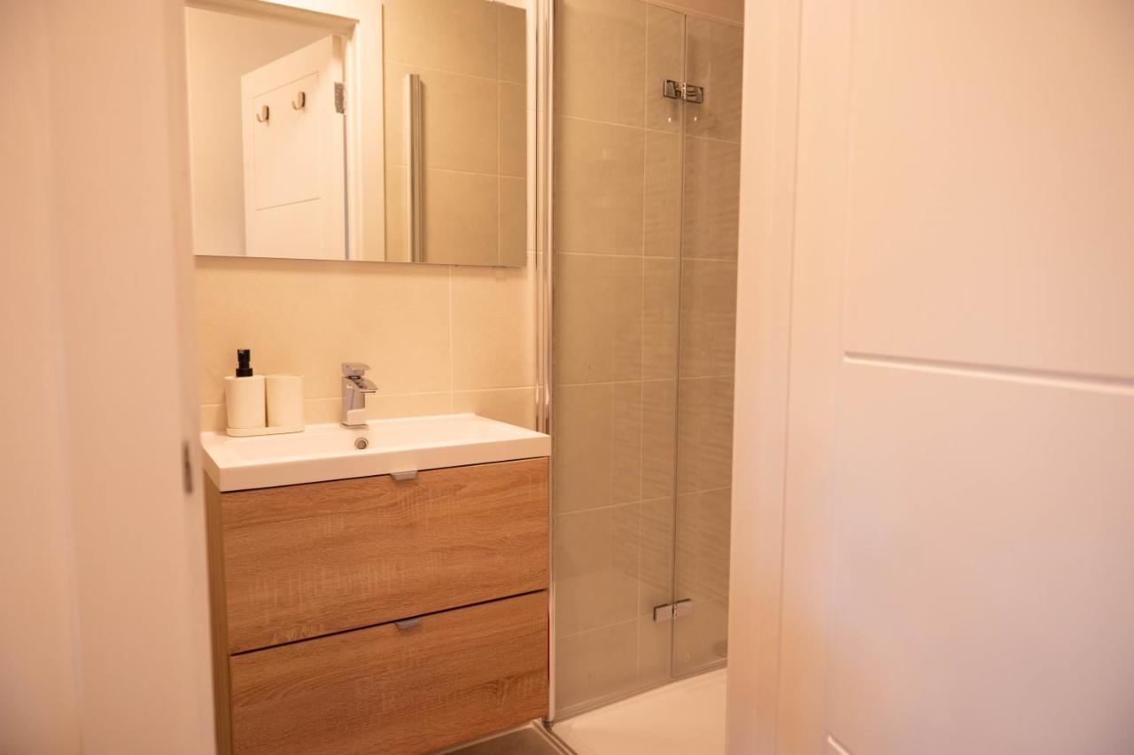 Walnut Flats-F4, 2-Bedroom With Ensuite - Parking, Netflix, Wifi - Close To Oxford, Bicester & Blenheim Palace 基德灵顿 外观 照片